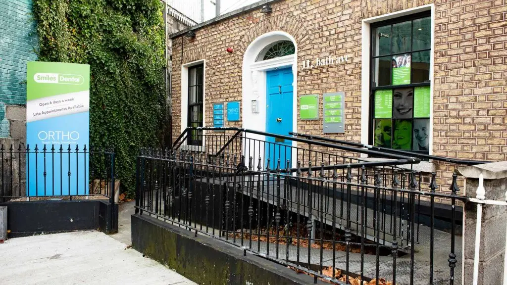 Smiles Dental Dublin Ballsbridge Bath Avenue, front 3.